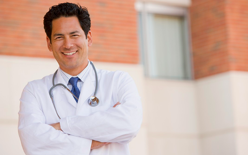 Jalecos para Médicos e profissionais de saúde: por que não usar fora do local de trabalho? Jalecos para Médicos e profissionais de saúde: por que não usar fora do local de trabalho?